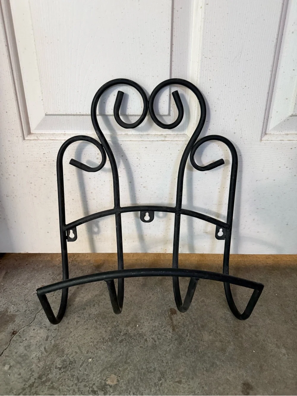 Matte Black Garden Hose Hook Rack - Scroll Design